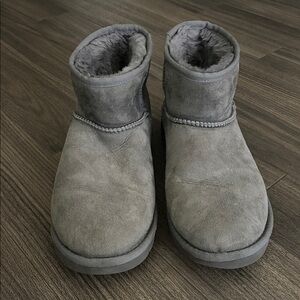 UGG Short Gray Suede Shearling Boots